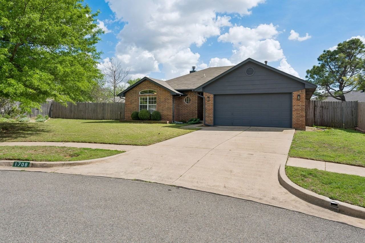1708 Creekside Ct - Photo 2 of 47