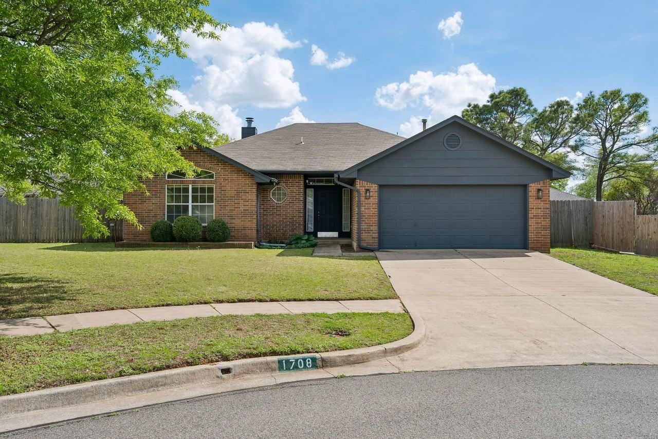 1708 Creekside Ct - Photo 3 of 47