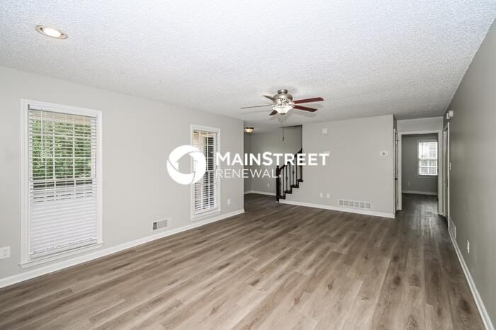 12 Stratford Dr - Photo 6 of 18