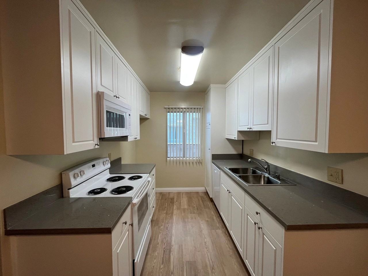 426 E. Valencia - Photo 2 of 12