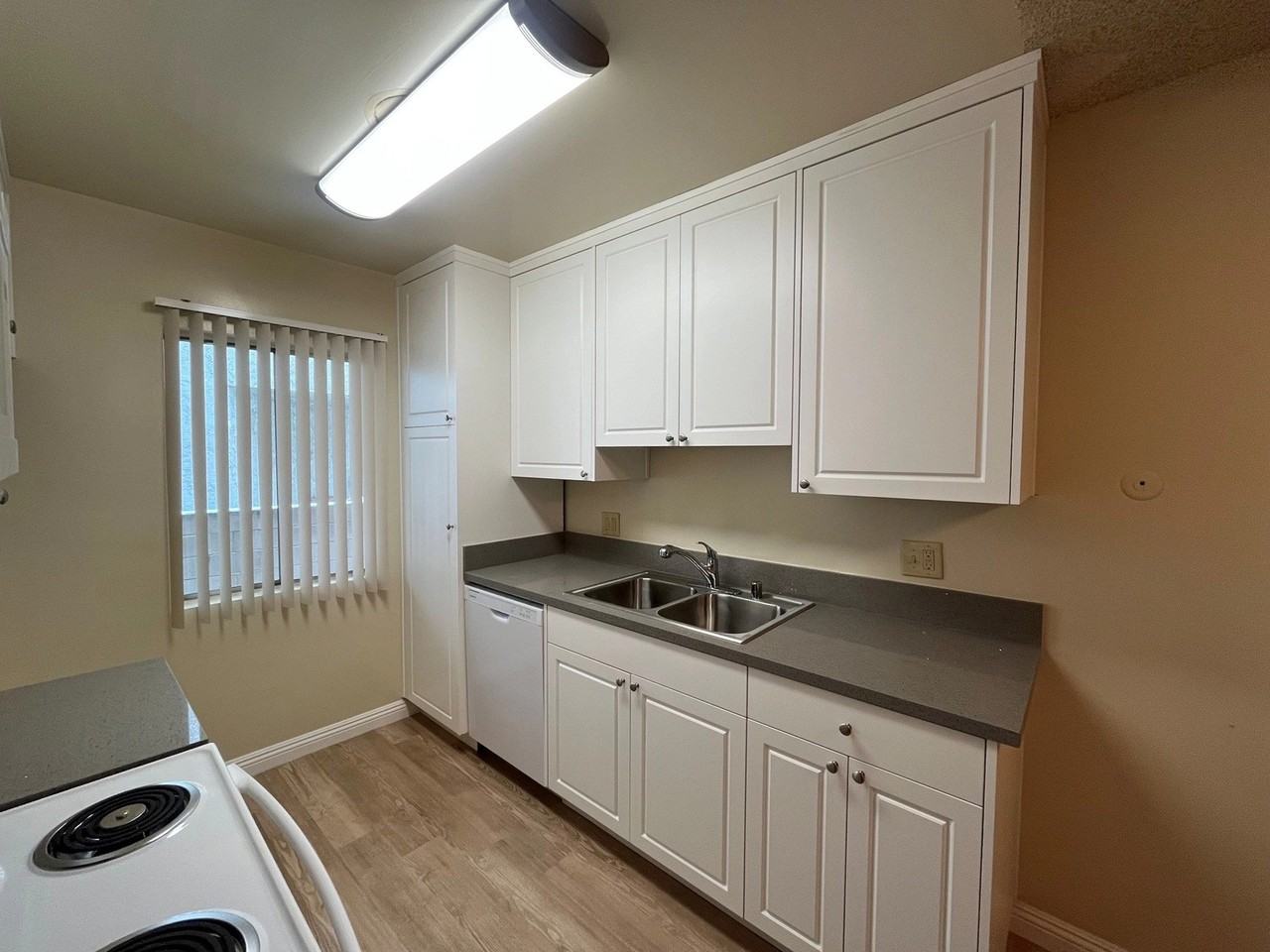 426 E. Valencia - Photo 3 of 12