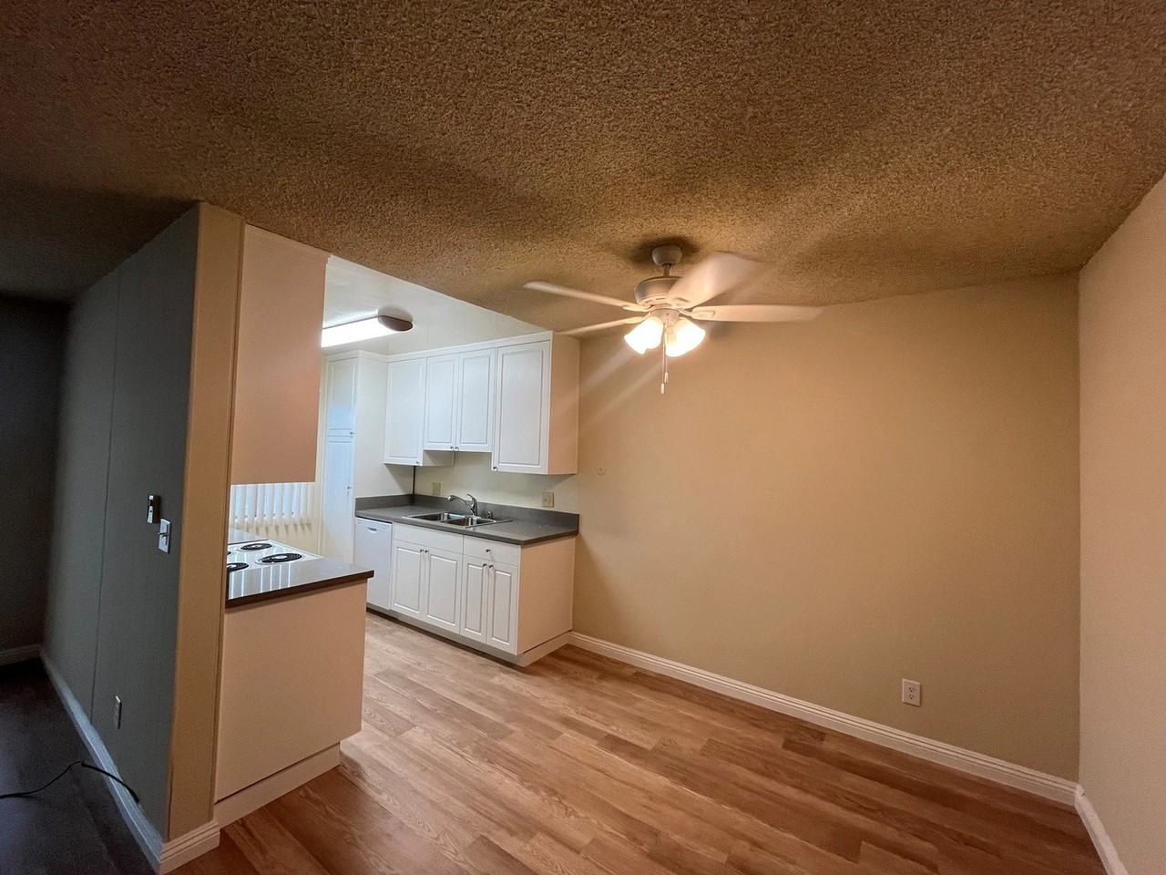 426 E. Valencia - Photo 4 of 12