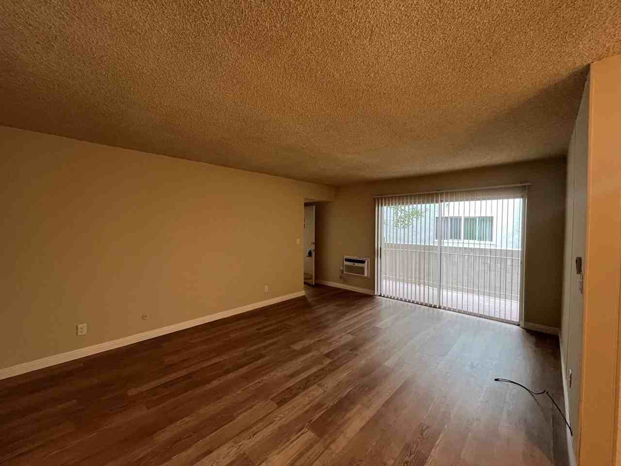 426 E. Valencia - Photo 5 of 12