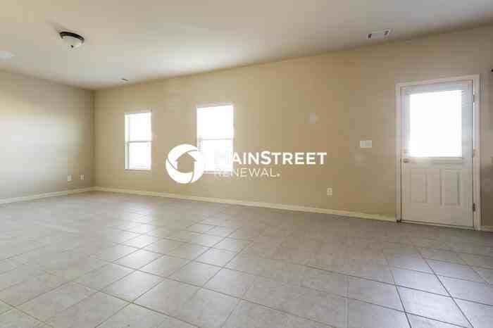732 Independence Ave - Photo 4 of 17