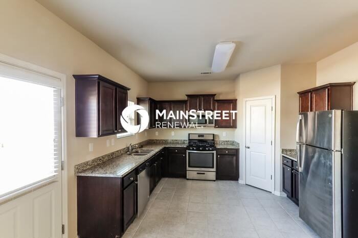 732 Independence Ave - Photo 6 of 17
