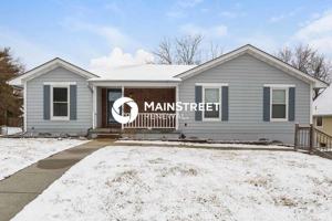 featured image of 905 Nw Delwood Dr