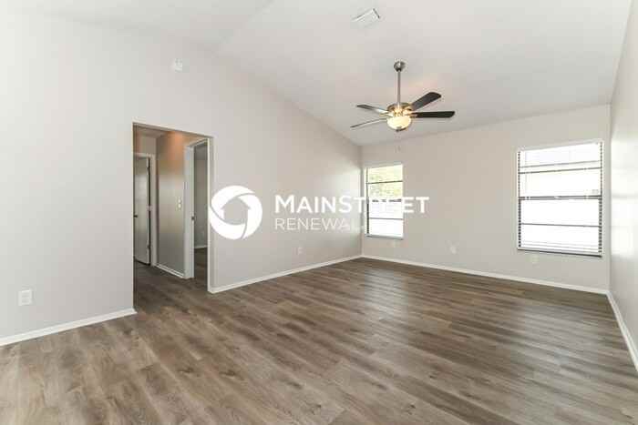 1824 Ne 7th Pl - Photo 4 of 16