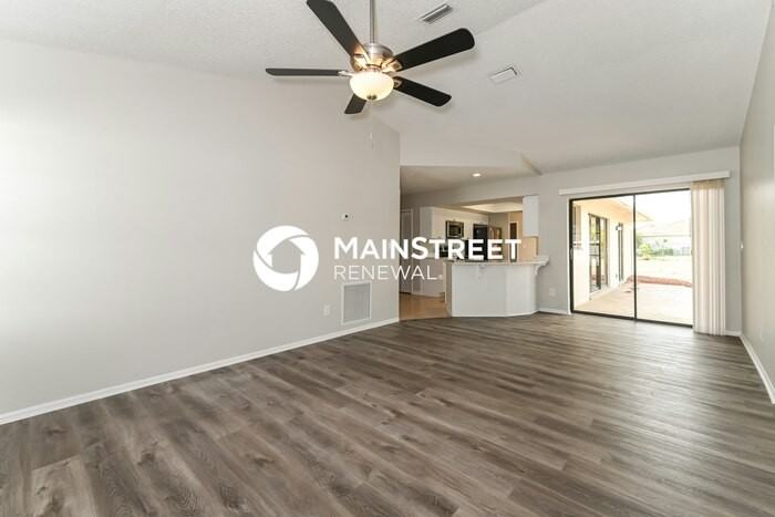 1824 Ne 7th Pl - Photo 5 of 16