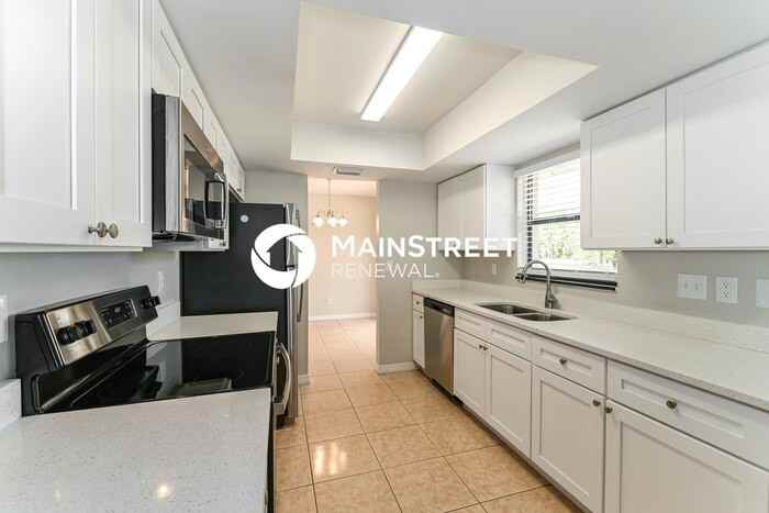 1824 Ne 7th Pl - Photo 7 of 16