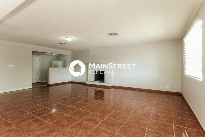 2534 N 51st Dr - Photo 3 of 16