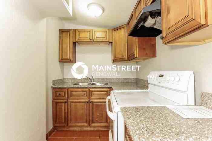 2534 N 51st Dr - Photo 5 of 16