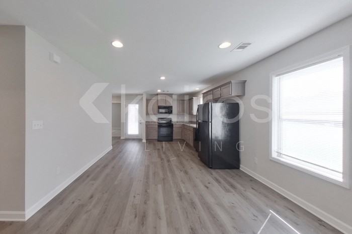 1396 Maxwell Cir - Photo 4 of 15
