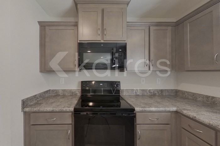 1396 Maxwell Cir - Photo 5 of 15