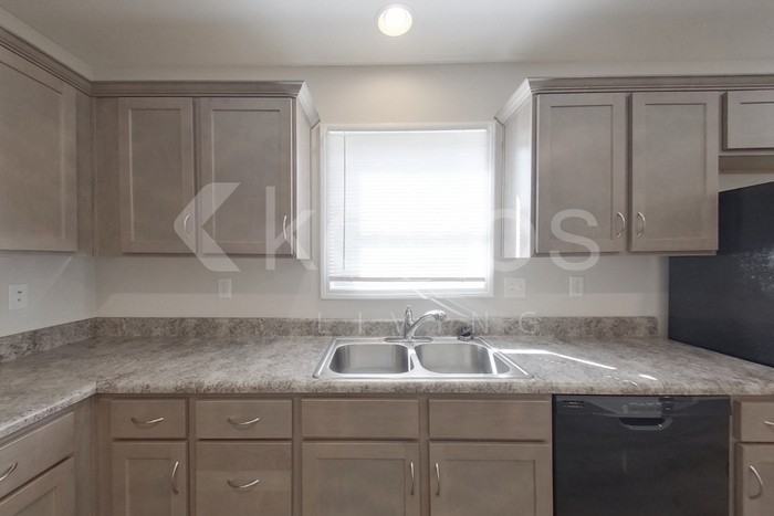 1396 Maxwell Cir - Photo 6 of 15