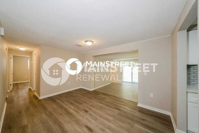 703 59th Avenue Ter W - Photo 4 of 16