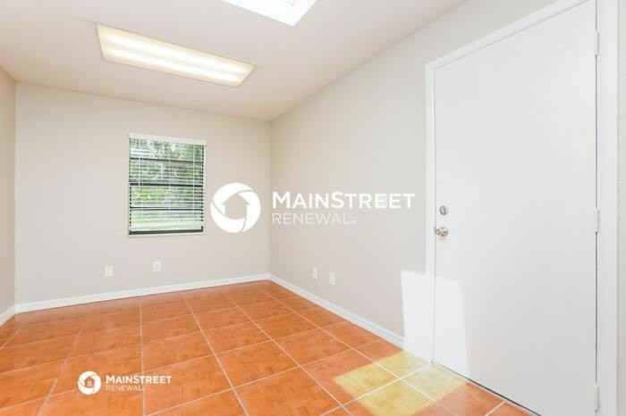 8235 Gershwin St - Photo 3 of 16