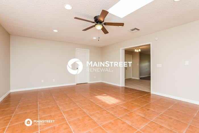 8235 Gershwin St - Photo 5 of 16