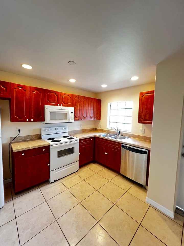 624 Hancock Bridge Parkway - Photo 3 of 11