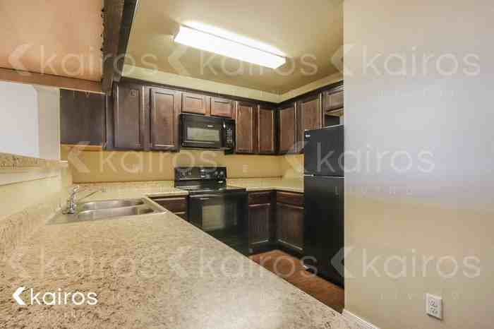 5001 E Thomas St #A - Photo 5 of 15