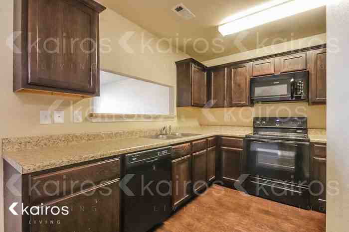 5001 E Thomas St #A - Photo 6 of 15