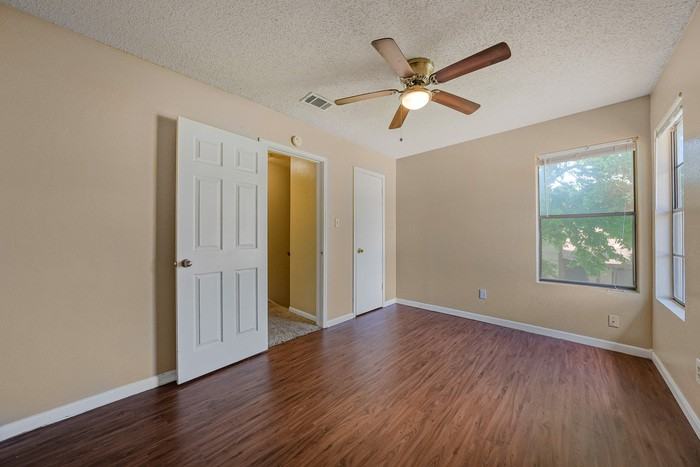 14203 Sussman Ct #B - Photo 7 of 16
