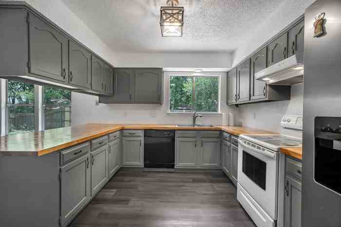 4209 Harcourt Dr - Photo 2 of 9