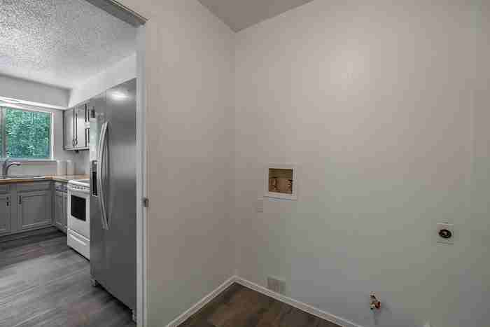 4209 Harcourt Dr - Photo 5 of 9