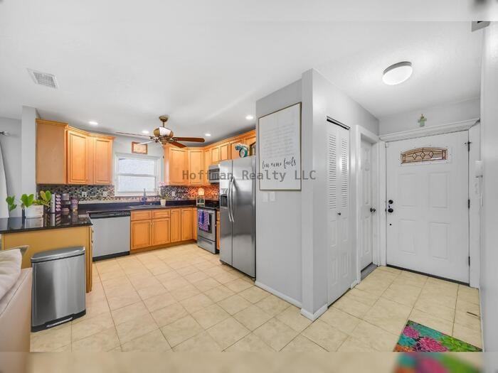 11414 Walsingham Rd - Photo 5 of 32
