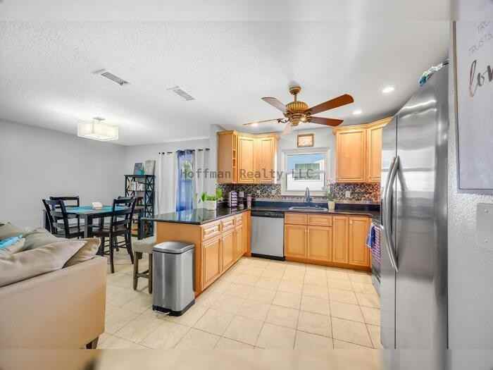 11414 Walsingham Rd - Photo 6 of 32