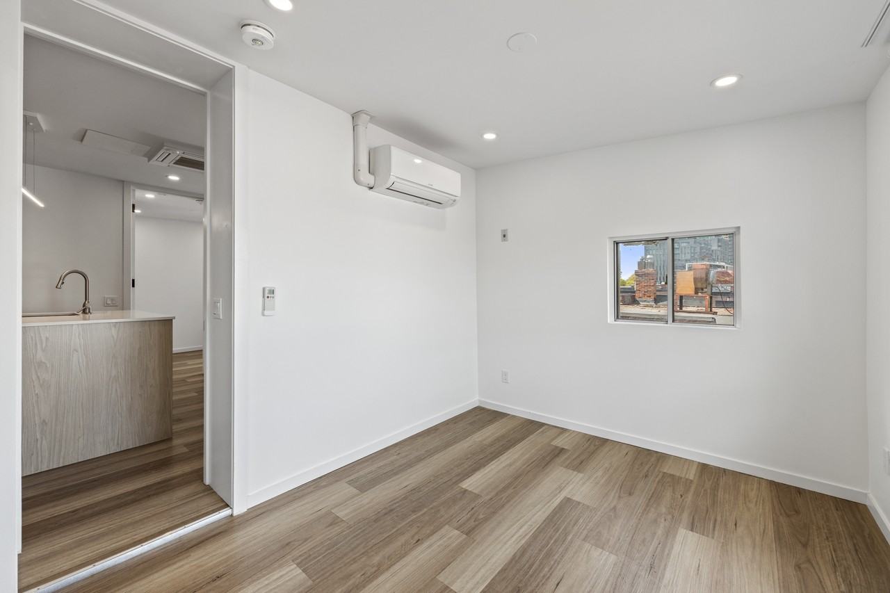 1989 Yonge Street ##303 - Photo 7 of 16