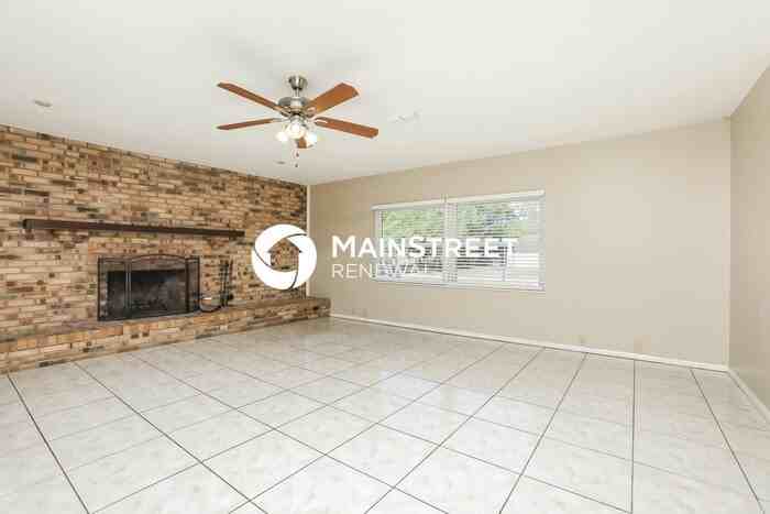 707 Laurel Way - Photo 3 of 16