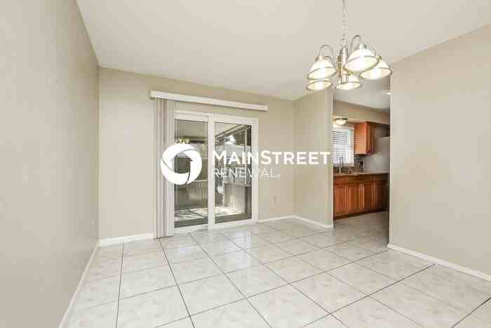 707 Laurel Way - Photo 4 of 16
