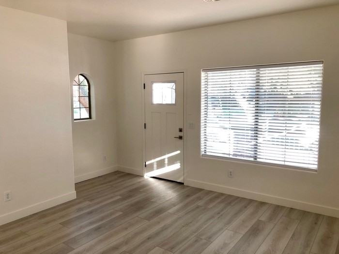 3533 E Joseph Way - Photo 5 of 31