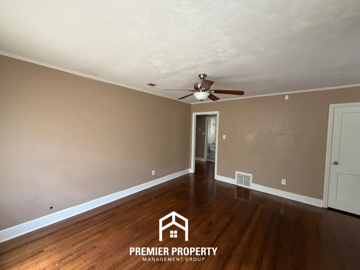 4744 Durbin Ave - Photo 3 of 17