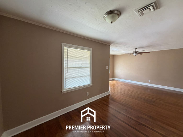 4744 Durbin Ave - Photo 5 of 17