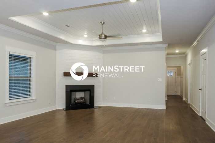 14704 Greenleaf Dr - Photo 3 of 15