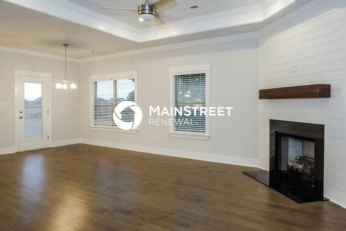 14704 Greenleaf Dr - Photo 4 of 15