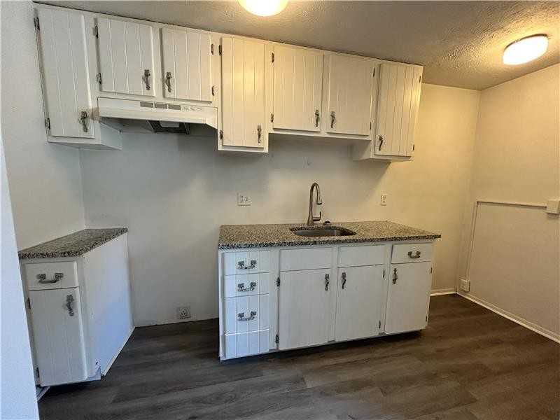 28 Pioneer Dr #2 - Photo 3 of 6