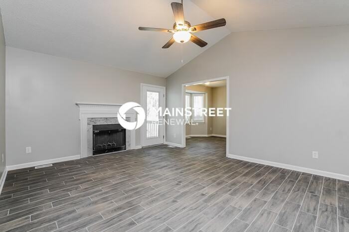6408 Silver Spring Ct - Photo 4 of 16