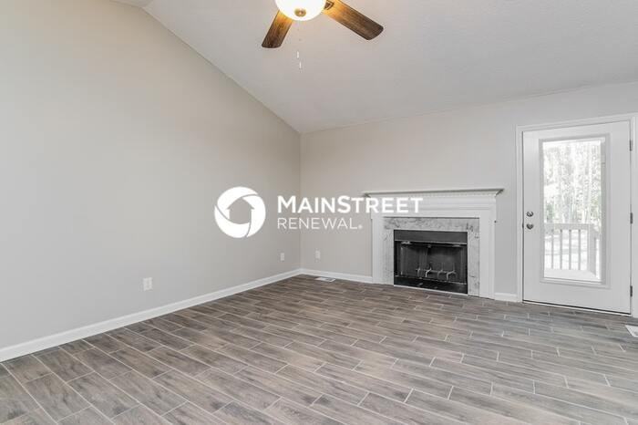 6408 Silver Spring Ct - Photo 5 of 16