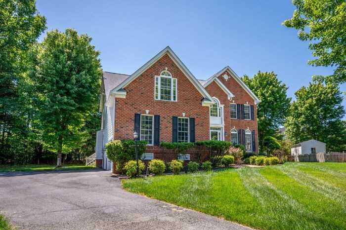 6307 Culbreth Ct - Photo 3 of 48