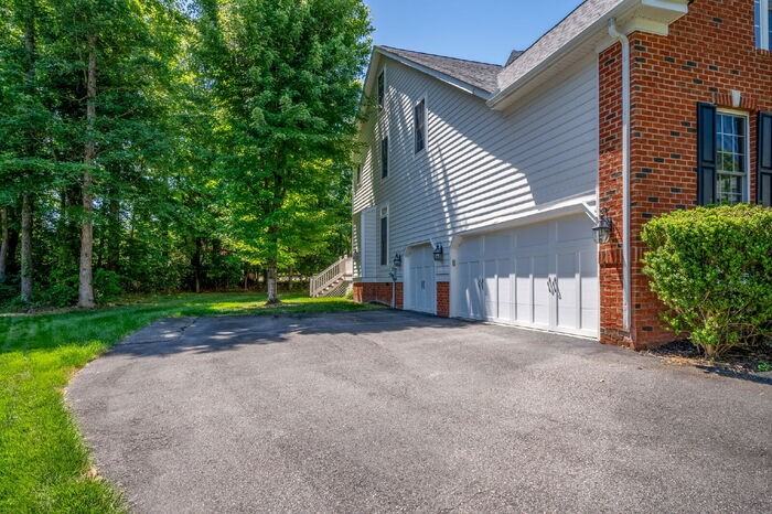 6307 Culbreth Ct - Photo 4 of 48