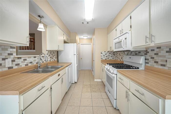 14203 Sussman Ct #A - Photo 6 of 16