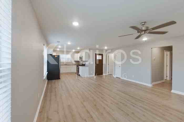 100 Denise Dr - Photo 4 of 23