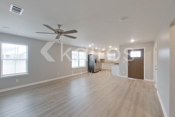100 Denise Dr - Photo 5 of 23