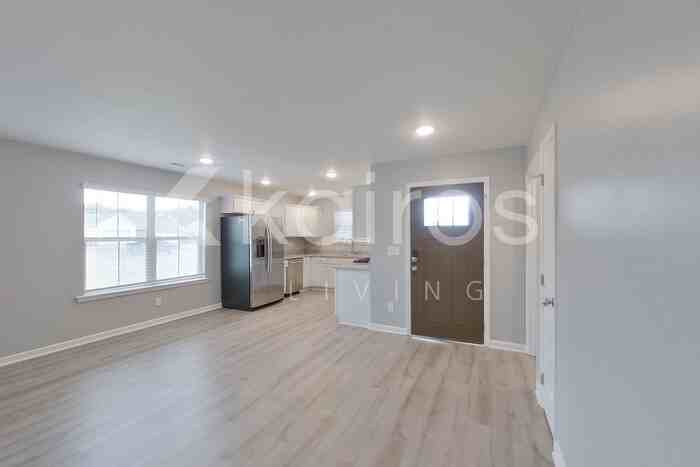 100 Denise Dr - Photo 6 of 23