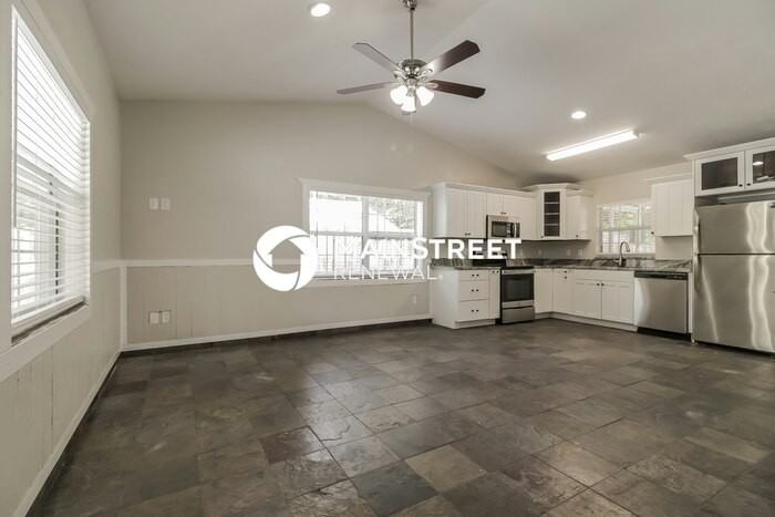 559 Cameo Dr - Photo 5 of 17