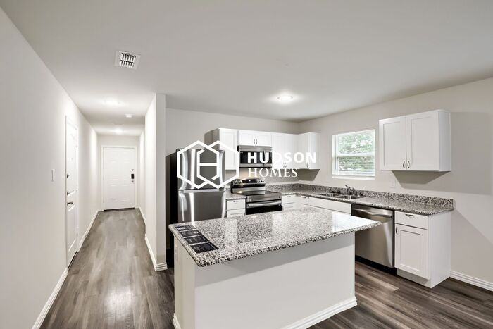 451 Bobbie St - Photo 4 of 13