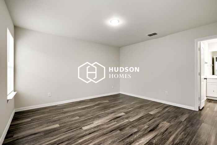 451 Bobbie St - Photo 7 of 13