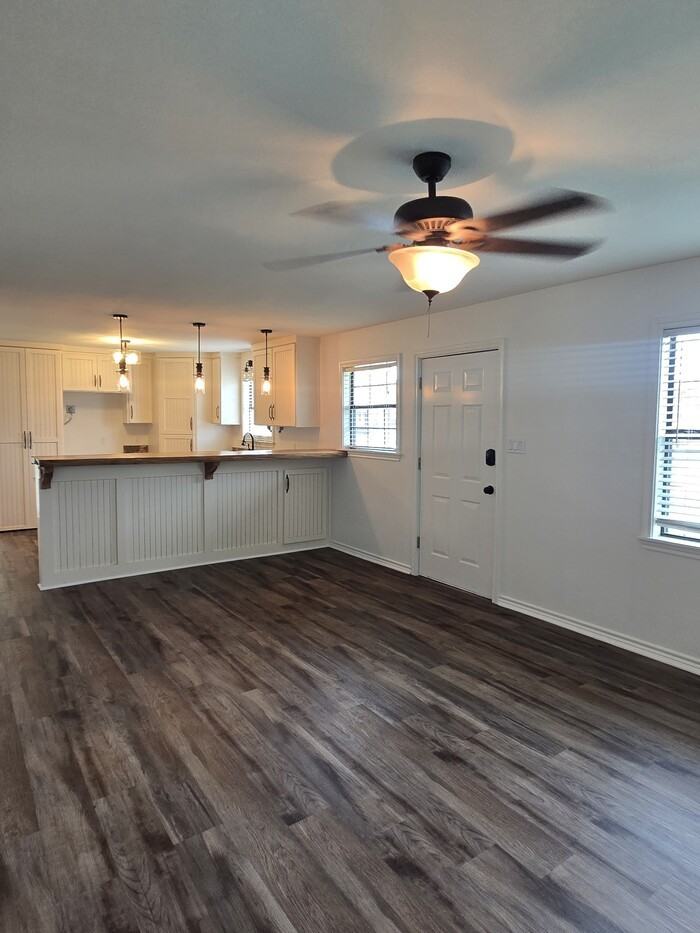 206 Cooper St - Photo 7 of 8